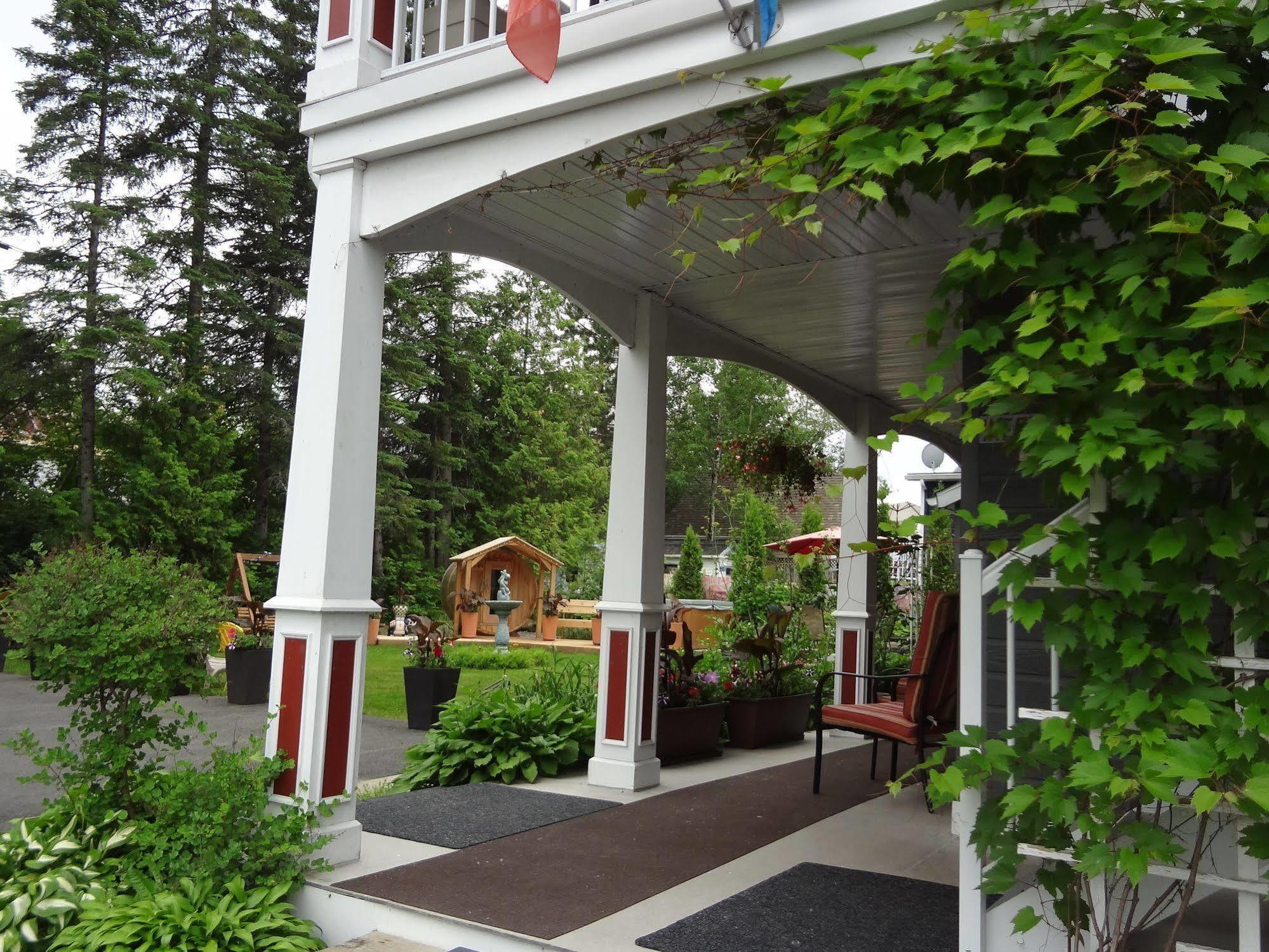 Hotel Saint-Donat Екстериор снимка